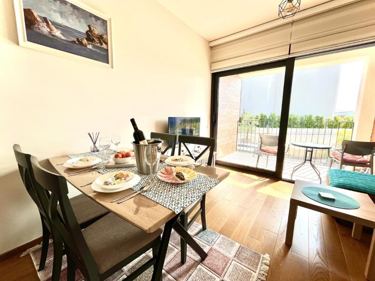 Fides Stylish Apartments Tivat With Pool Zewnętrze zdjęcie
