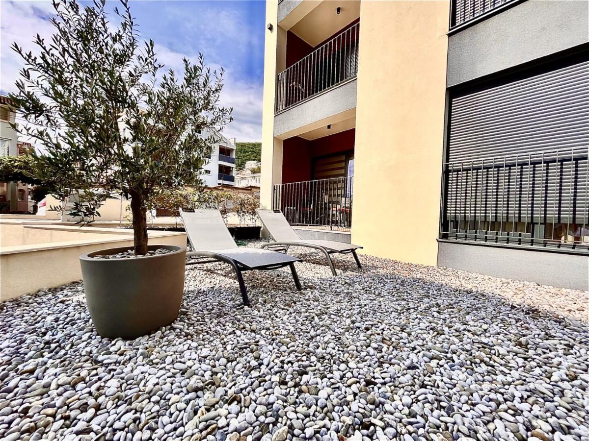 Fides Stylish Apartments Tivat With Pool Zewnętrze zdjęcie