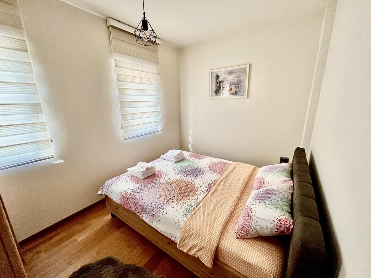 Fides Stylish Apartments Tivat With Pool Zewnętrze zdjęcie