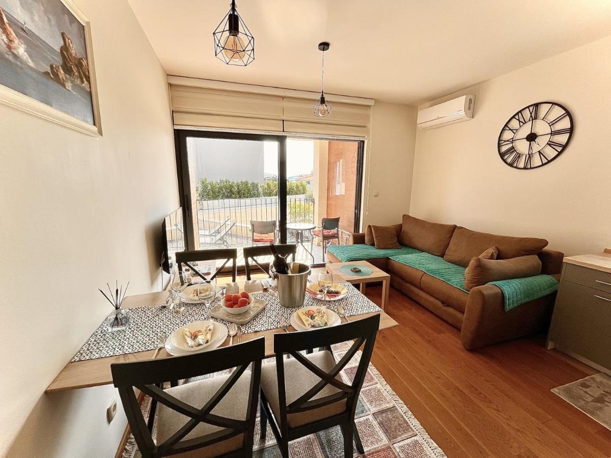 Fides Stylish Apartments Tivat With Pool Zewnętrze zdjęcie