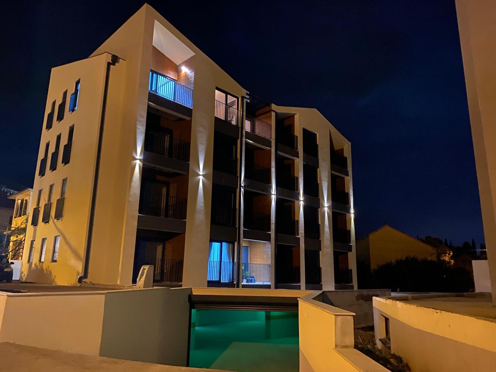 Fides Stylish Apartments Tivat With Pool Zewnętrze zdjęcie