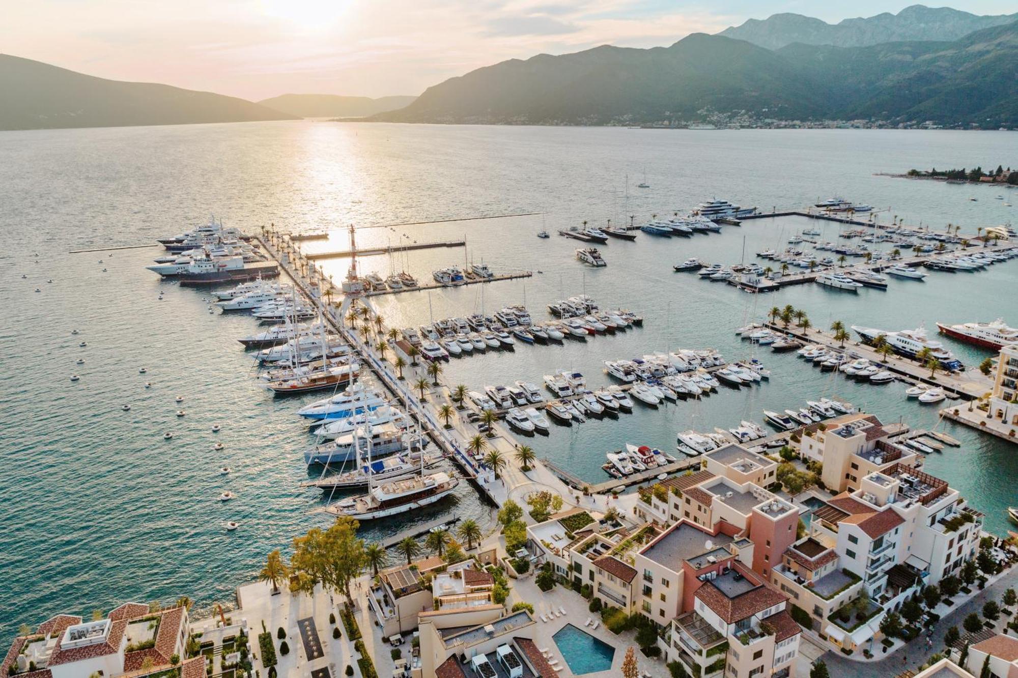 Fides Stylish Apartments Tivat With Pool Zewnętrze zdjęcie