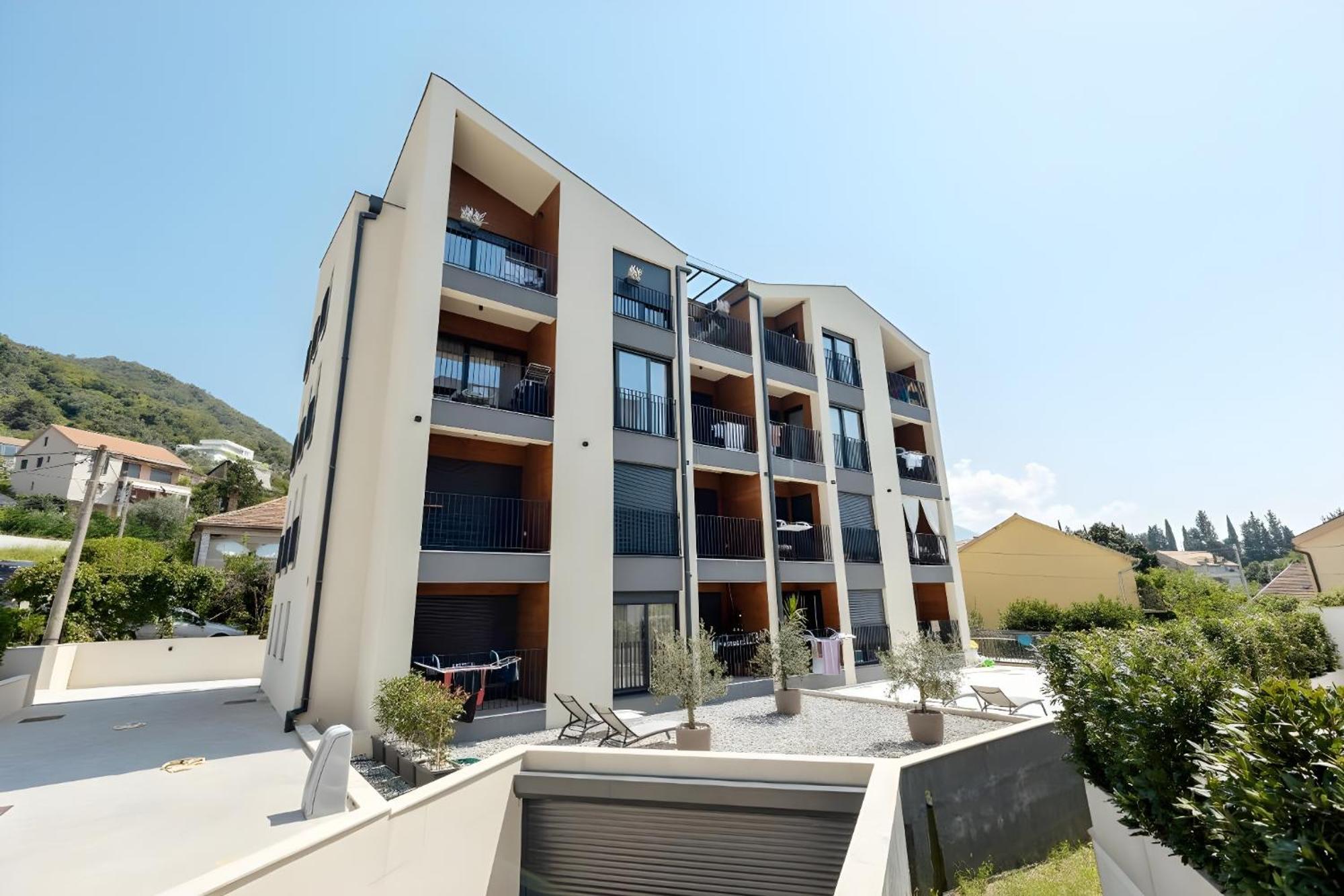 Fides Stylish Apartments Tivat With Pool Zewnętrze zdjęcie